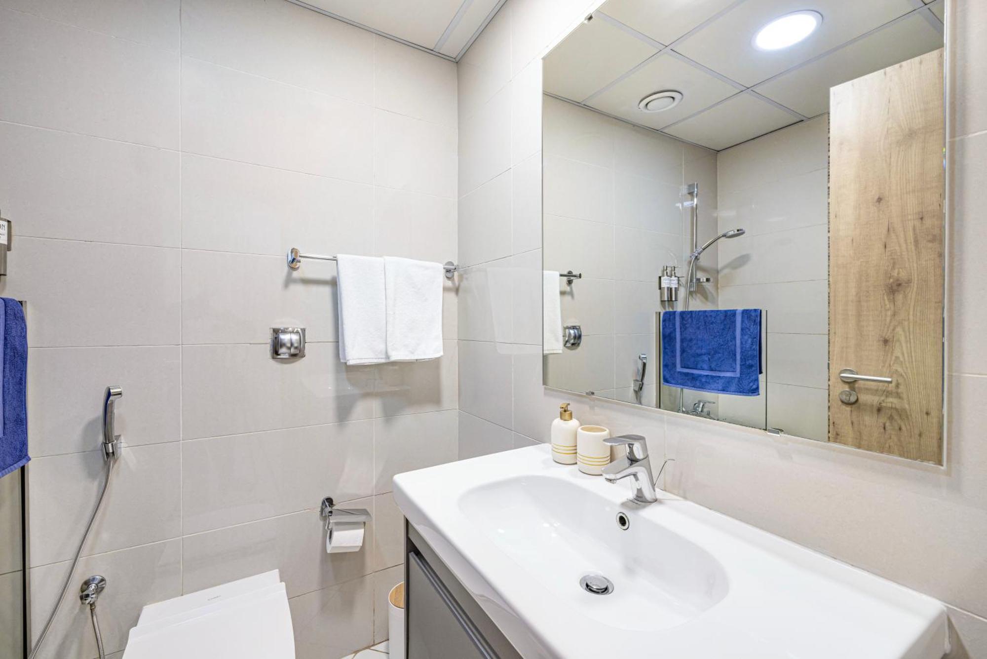 5 Star Serviced Apartment With Beach Access In The Heart Of Dubai Marina Free Welcome Gift Box Upon Arrival Eksteriør billede